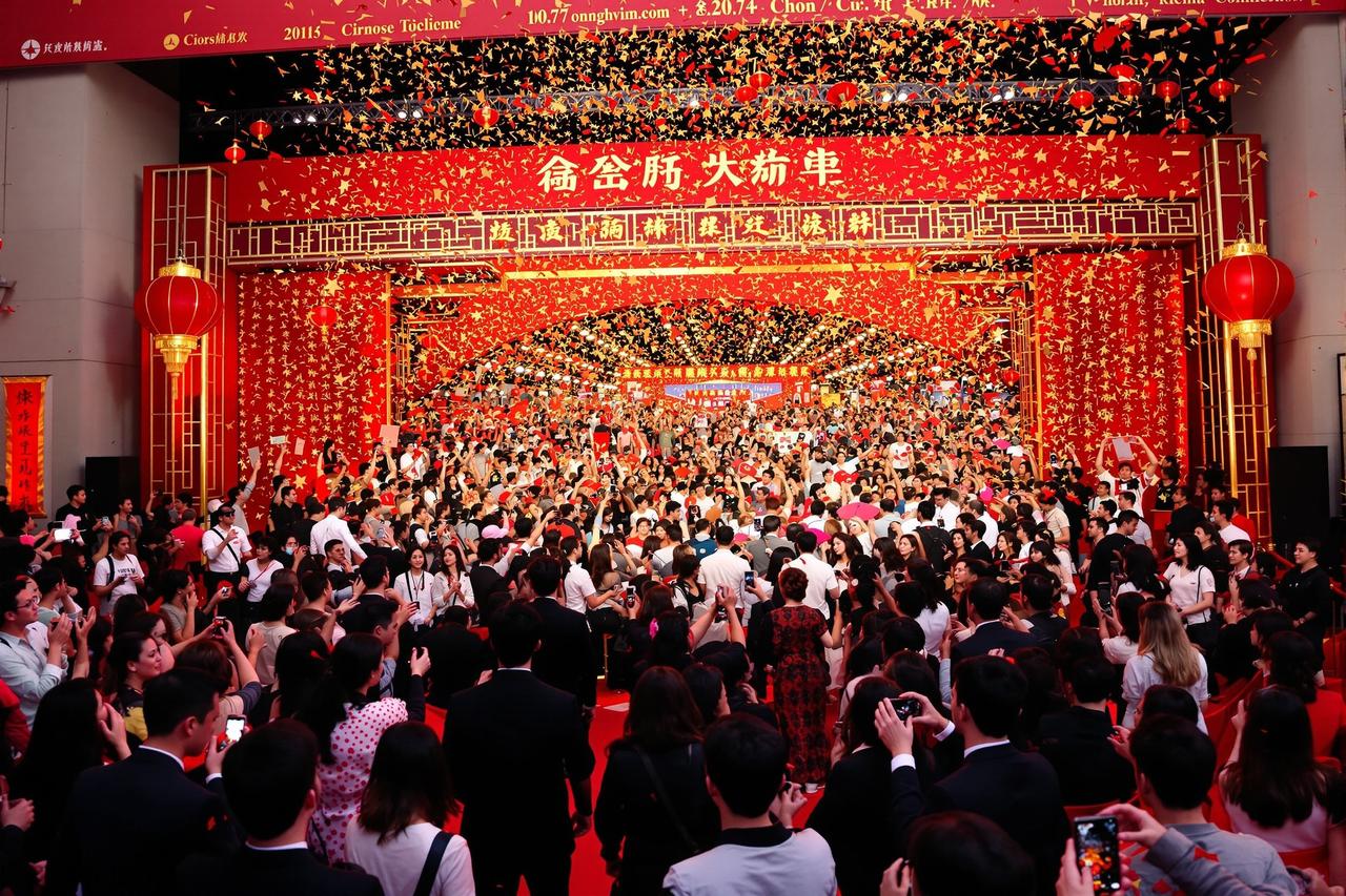 嫩草影院《星辰大海》票房突破30亿，创华语科幻新纪录