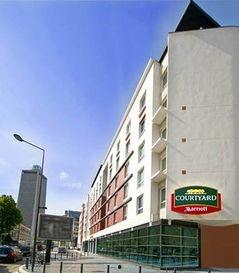 圣丹尼斯医院 第一季,生死边缘的医学传奇